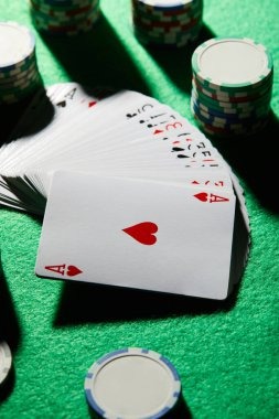 Domino tile combinations and hand rankings